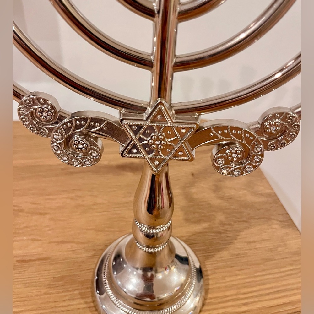 Harvey Lewis Judaica Silver Tone Hanukkah Menorah W/swarovski Crystals - Picture 3 of 10